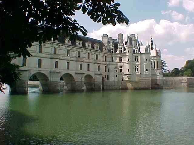 Loire valley chateaux Chenonceau
